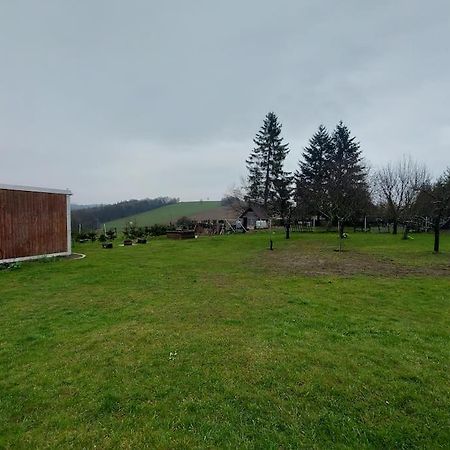 Dum Nedaleko Resovskych Vodopadu Villa Tvrdkov Luaran gambar